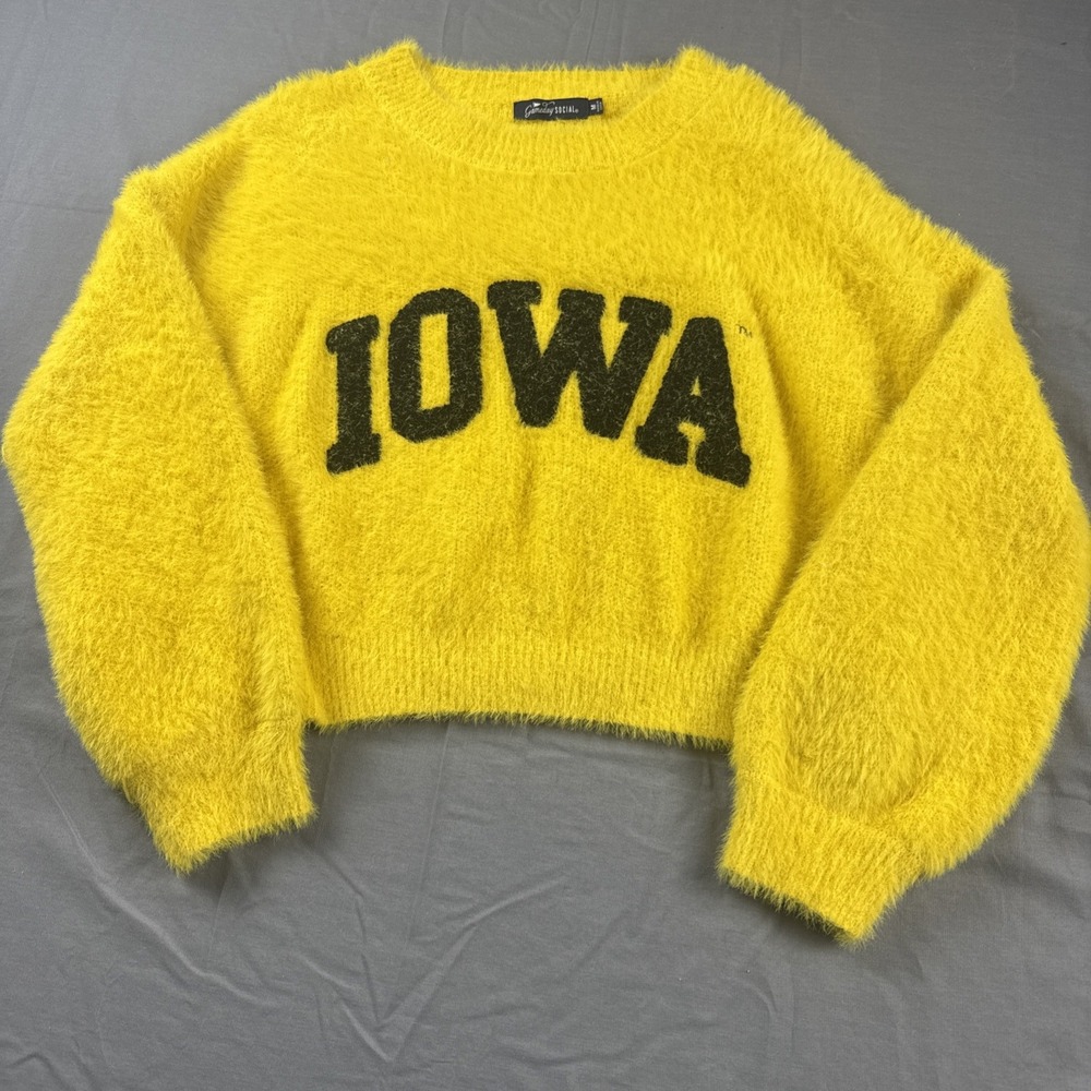 Gameday Social Iowa Hawkeyes Fuzzy Cropped Sweater Size Medium